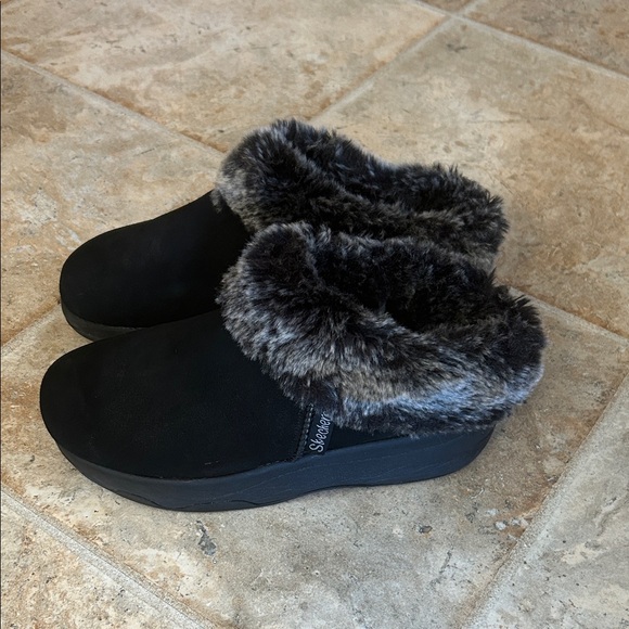 Skechers Shoes - Skechers Tone Ups Slip-On Clogs